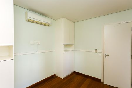 Apartamento à venda com 130m², 3 quartos e 2 vagas Apartamento à venda com 130m², 3 quartos e 2 vagasSuíte 2