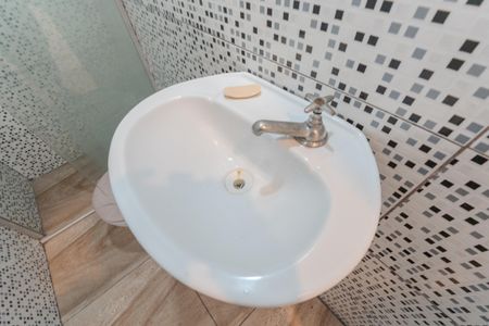 Banheiro de kitnet/studio para alugar com 1 quarto, 35m² em Bela Vista, São Paulo