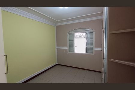 Casa para alugar com 250m², 2 quartos e 2 vagasQuarto