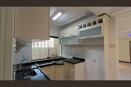 Casa para alugar com 250m², 2 quartos e 2 vagasCozinha