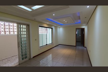 Casa para alugar com 250m², 2 quartos e 2 vagasSala