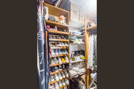 Casa de condomínio à venda com 370m², 3 quartos e 4 vagas Casa de condomínio à venda com 370m², 3 quartos e 4 vagasCloset da suíte