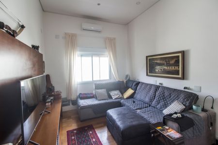 Casa de condomínio à venda com 370m², 3 quartos e 4 vagas Casa de condomínio à venda com 370m², 3 quartos e 4 vagasSala de TV