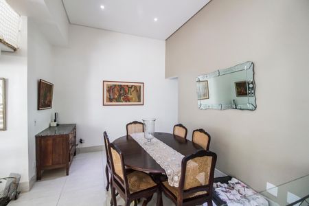 Casa de condomínio à venda com 370m², 3 quartos e 4 vagas Casa de condomínio à venda com 370m², 3 quartos e 4 vagasSala de Jantar