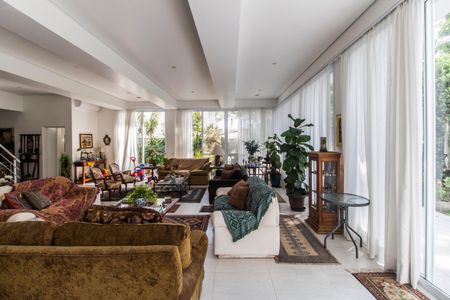 Casa de condomínio à venda com 370m², 3 quartos e 4 vagas Casa de condomínio à venda com 370m², 3 quartos e 4 vagasSala 2