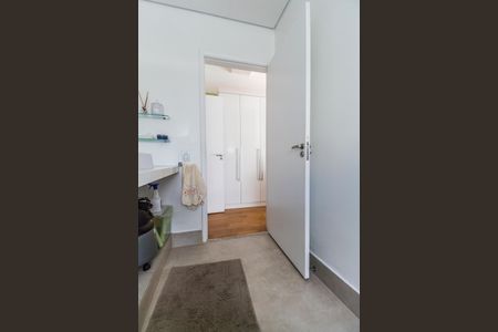 Casa de condomínio à venda com 370m², 3 quartos e 4 vagas Casa de condomínio à venda com 370m², 3 quartos e 4 vagasBanheiro da Suíte 2