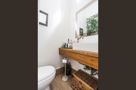 Casa de condomínio à venda com 370m², 3 quartos e 4 vagas Casa de condomínio à venda com 370m², 3 quartos e 4 vagasLavabo