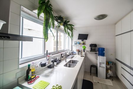 Casa de condomínio à venda com 370m², 3 quartos e 4 vagas Casa de condomínio à venda com 370m², 3 quartos e 4 vagasCozinha