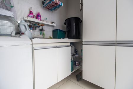 Casa de condomínio à venda com 370m², 3 quartos e 4 vagas Casa de condomínio à venda com 370m², 3 quartos e 4 vagasÁrea de Serviço