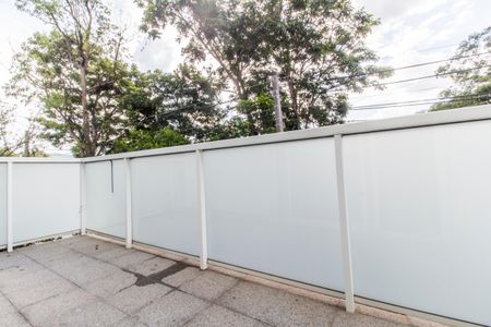 Casa de condomínio à venda com 370m², 3 quartos e 4 vagas Casa de condomínio à venda com 370m², 3 quartos e 4 vagasVaranda