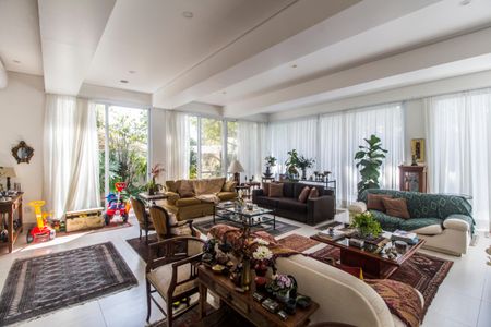 Casa de condomínio à venda com 370m², 3 quartos e 4 vagas Casa de condomínio à venda com 370m², 3 quartos e 4 vagasSala