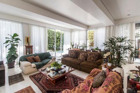 Casa de condomínio à venda com 370m², 3 quartos e 4 vagas Casa de condomínio à venda com 370m², 3 quartos e 4 vagasSala 2