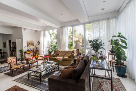 Casa de condomínio à venda com 370m², 3 quartos e 4 vagas Casa de condomínio à venda com 370m², 3 quartos e 4 vagasSala