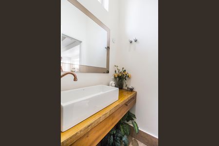 Casa de condomínio à venda com 370m², 3 quartos e 4 vagas Casa de condomínio à venda com 370m², 3 quartos e 4 vagasLavabo