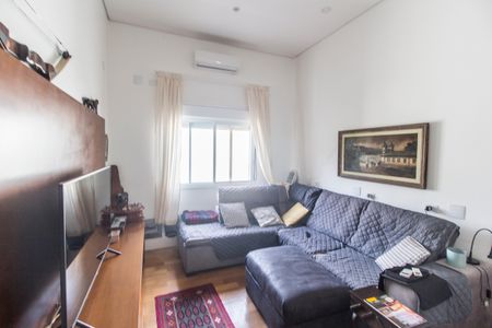 Casa de condomínio à venda com 370m², 3 quartos e 4 vagas Casa de condomínio à venda com 370m², 3 quartos e 4 vagasSala de TV