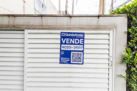 Casa de condomínio à venda com 370m², 3 quartos e 4 vagas Casa de condomínio à venda com 370m², 3 quartos e 4 vagasVista da Rua