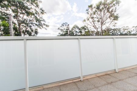 Casa de condomínio à venda com 370m², 3 quartos e 4 vagas Casa de condomínio à venda com 370m², 3 quartos e 4 vagasVaranda