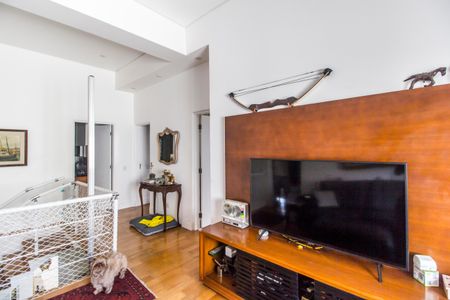 Casa de condomínio à venda com 370m², 3 quartos e 4 vagas Casa de condomínio à venda com 370m², 3 quartos e 4 vagasSala de TV