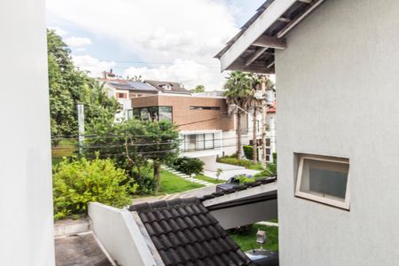 Casa de condomínio à venda com 370m², 3 quartos e 4 vagas Casa de condomínio à venda com 370m², 3 quartos e 4 vagasVista