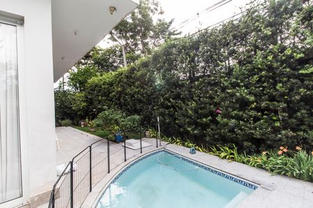 Casa de condomínio à venda com 370m², 3 quartos e 4 vagas Casa de condomínio à venda com 370m², 3 quartos e 4 vagasPiscina