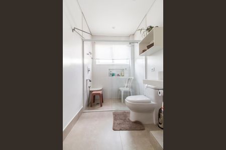 Casa de condomínio à venda com 370m², 3 quartos e 4 vagas Casa de condomínio à venda com 370m², 3 quartos e 4 vagasBanheiro da Suíte 2