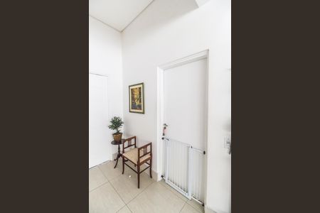 Casa de condomínio à venda com 370m², 3 quartos e 4 vagas Casa de condomínio à venda com 370m², 3 quartos e 4 vagasEscritório