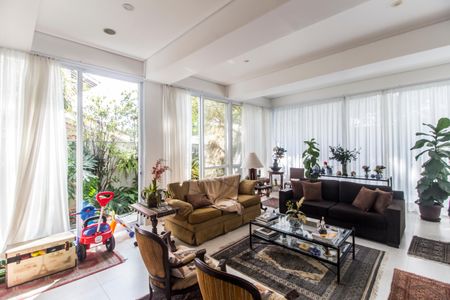 Casa de condomínio à venda com 370m², 3 quartos e 4 vagas Casa de condomínio à venda com 370m², 3 quartos e 4 vagasSala de Jantar