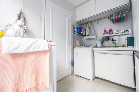 Casa de condomínio à venda com 370m², 3 quartos e 4 vagas Casa de condomínio à venda com 370m², 3 quartos e 4 vagasÁrea de Serviço