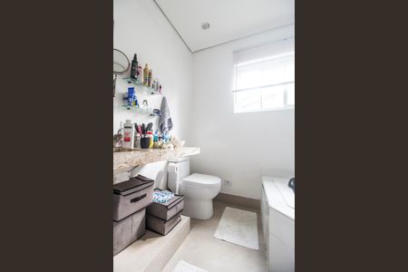 Casa de condomínio à venda com 370m², 3 quartos e 4 vagas Casa de condomínio à venda com 370m², 3 quartos e 4 vagasBanheiro da Suíte 1