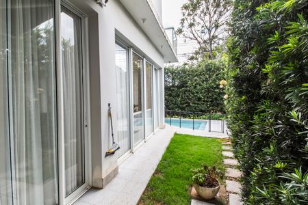 Casa de condomínio à venda com 370m², 3 quartos e 4 vagas Casa de condomínio à venda com 370m², 3 quartos e 4 vagasÁrea gourmet