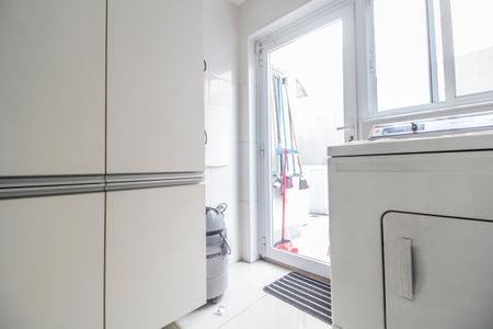 Casa de condomínio à venda com 370m², 3 quartos e 4 vagas Casa de condomínio à venda com 370m², 3 quartos e 4 vagasÁrea de Serviço