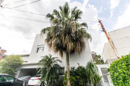 Casa de condomínio à venda com 370m², 3 quartos e 4 vagas Casa de condomínio à venda com 370m², 3 quartos e 4 vagasVista da Rua