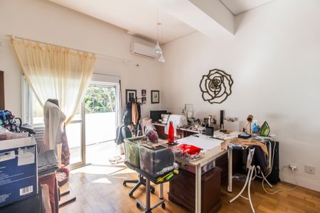 Casa de condomínio à venda com 370m², 3 quartos e 4 vagas Casa de condomínio à venda com 370m², 3 quartos e 4 vagasSuíte 2