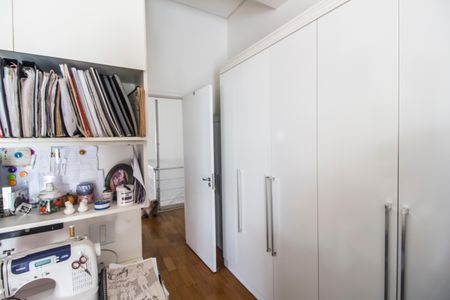 Casa de condomínio à venda com 370m², 3 quartos e 4 vagas Casa de condomínio à venda com 370m², 3 quartos e 4 vagasSuíte 2