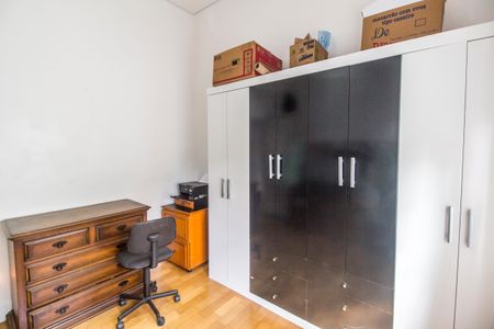 Casa de condomínio à venda com 370m², 3 quartos e 4 vagas Casa de condomínio à venda com 370m², 3 quartos e 4 vagasEscritório