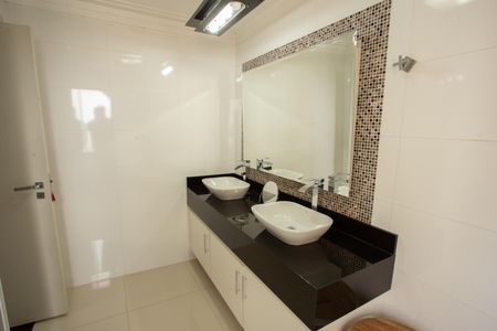 Apartamento à venda com 347m², 4 quartos e 3 vagasBANHEIRO QUARTO 4