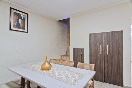 Casa à venda com 100m², 3 quartos e 1 vaga Casa à venda com 100m², 3 quartos e 1 vagaSala