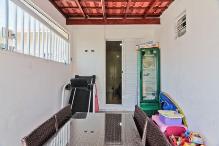 Casa à venda com 100m², 3 quartos e 1 vaga Casa à venda com 100m², 3 quartos e 1 vagaVaranda