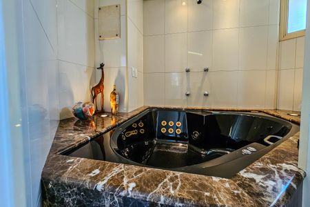 Apartamento à venda com 127m², 2 quartos e 3 vagasBanheiro do Quarto 1