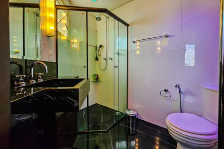 Apartamento à venda com 127m², 2 quartos e 3 vagasBanheiro do Quarto 1