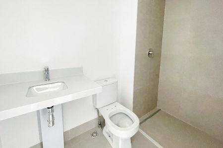 Apartamento à venda com 175m², 4 quartos e 2 vagas Apartamento à venda com 175m², 4 quartos e 2 vagasBanheiro da Suíte 1