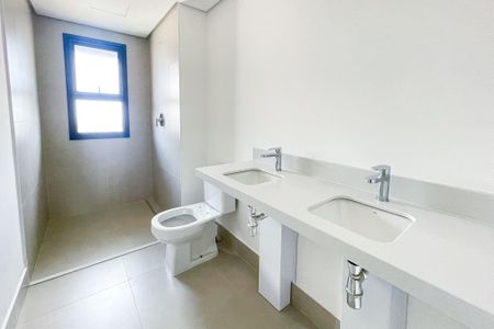 Apartamento à venda com 175m², 4 quartos e 2 vagas Apartamento à venda com 175m², 4 quartos e 2 vagasBanheiro da Suíte 2