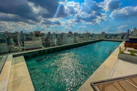 Apartamento à venda com 175m², 4 quartos e 2 vagas Apartamento à venda com 175m², 4 quartos e 2 vagasÁrea comum - Piscina