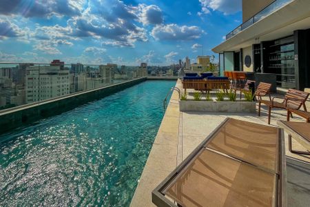 Apartamento à venda com 175m², 4 quartos e 2 vagas Apartamento à venda com 175m², 4 quartos e 2 vagasÁrea comum - Piscina