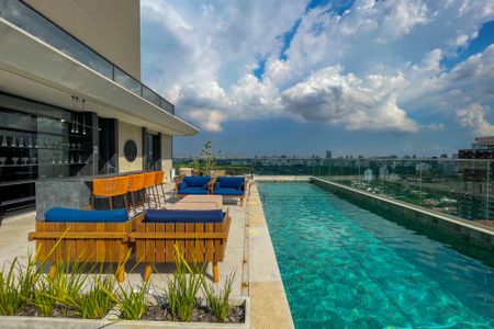 Apartamento à venda com 175m², 4 quartos e 2 vagas Apartamento à venda com 175m², 4 quartos e 2 vagasÁrea comum - Piscina