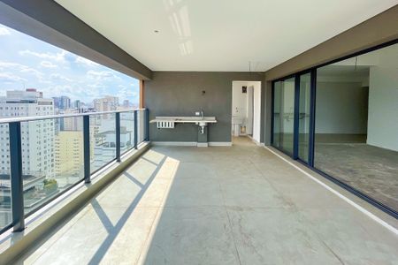 Apartamento à venda com 175m², 4 quartos e 2 vagas Apartamento à venda com 175m², 4 quartos e 2 vagasVaranda