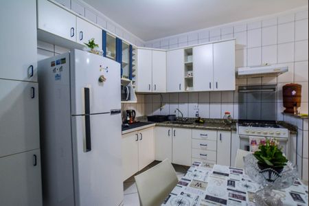 Apartamento à venda com 68m², 2 quartos e 2 vagasCozinha e Área de Serviço