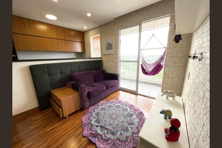 Sala de apartamento para alugar com 2 quartos, 71m² em Jardim Marilu, Cotia