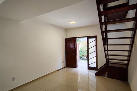 Casa de condomínio para alugar com 120m², 4 quartos e 1 vaga Casa de condomínio para alugar com 120m², 4 quartos e 1 vagasala