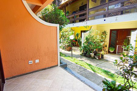 Casa de condomínio para alugar com 120m², 4 quartos e 1 vaga Casa de condomínio para alugar com 120m², 4 quartos e 1 vagafrenta de casa